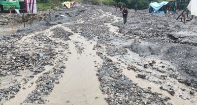  कालापैराखोलामा आएको बाढीले मध्यपहाडी लोकमार्ग अवरुद्ध 