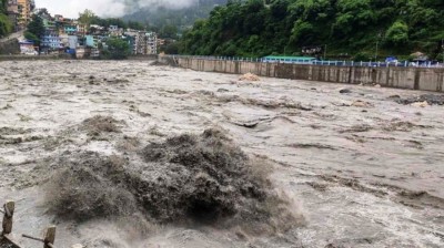  महाकालीमा पानीको बहाब उच्च, वनबासा पुलमा सवारीसाधन सञ्चालनमा रोक 