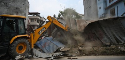  कवाडी सङ्कलन केन्द्रमा चल्यो महानगरको डोजर, तीनवटा हटायो 