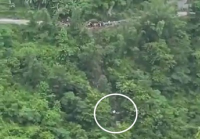  हलेसी दर्शन गरेर फर्कंदै गरेको माइक्रोबस दुर्घटनामा एकजनाको मृत्यु, १४ घाइते 