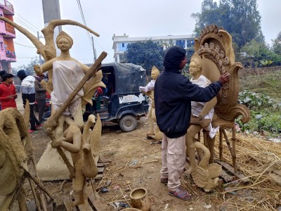  सरस्वती पूजाका लागि मूर्ति बनाउन भ्याइनभ्याई  