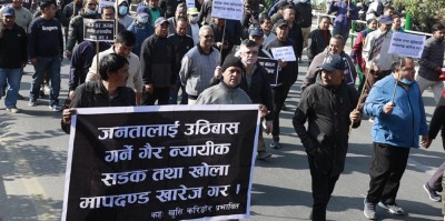  खोला किनारको मापदण्ड खारेजीको माग गर्दै प्रदर्शन 