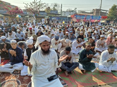  इदमा नमाज पढ्दै इस्लाम धर्मावलम्बीहरु (फोटोसहित) 