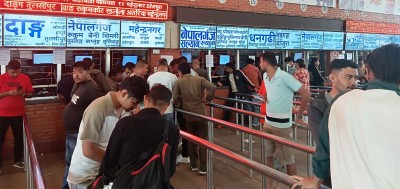  दसैँ नजिकिँदै गर्दा नयाँ बसपार्कमा यात्रुको घुइँचो 