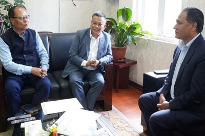  निर्माण व्यवसायीलाई मन्त्री कुलमानले  भने- अन्यायपूर्ण रूपमा कसैलाई कारबाही गर्दैनौं,तर समयमै काम नगर्नेलाई छुट दिदैनौं 