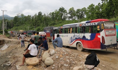  बुटवल-नारायणगढ सडक पूर्ण रूपमा अवरुद्ध 