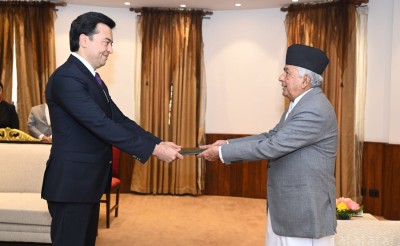  राष्ट्रपतिसमक्ष पाँच देशका राजदूतद्वारा ओहोदाको प्रमाणपत्र पेस 