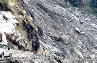  सुक्खा पहिरोले कर्णाली करिडोर अवरुद्ध 