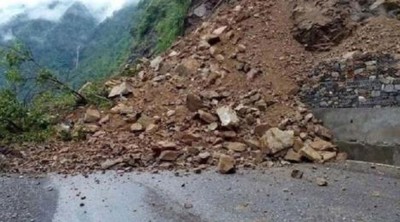  पहिरोका कारण अवरुद्ध अरनिको राजमार्ग सञ्चालनमा 