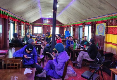  बाक्लो हिमपातले मनास्लु पुगेका पर्यटकलाई पदयात्रामा कठिनाइ 