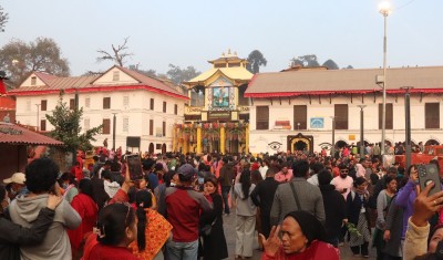  पशुपतिसहित देशभरका शिवालयमा बिहानैदेखि दर्शनार्थीको घुइँचो 