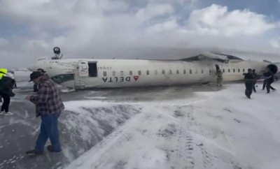  क्यानडाको टोरन्टोमा विमान पल्टिँदा १९ जना घाइते, तीनको अवस्था गम्भीर 