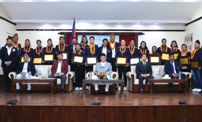  महिला खेलाडीलाई नयाँ कीर्तिमान राख्ने गरी मेहनत गर्न प्रधानमन्त्रीको आग्रह 