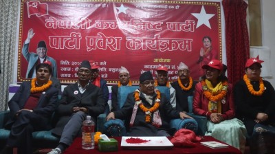  प्रचण्डको आशंका- लोकतन्त्रमाथि प्रहार गर्ने भूराजनीतिक चलखेल भइरहेको छ 