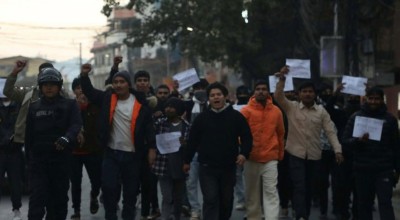  भनेजुएलामाथिको सैन्य आक्रमणविरुद्ध विद्यार्थीहरुद्वारा अमेरिकी दूतावास अगाडि प्रदर्शन 