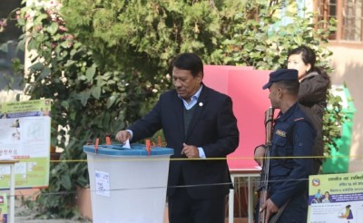  उपप्रधानमन्त्री प्रकाशमान सिंहद्वारा काठमाण्डौँ १६ मा मतदान 
