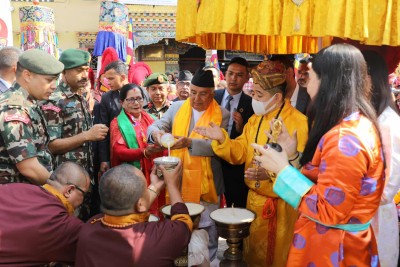  राष्ट्रपतिद्वारा बौद्धस्थित ल्हाखाङ गुम्बामा पूजा,आराधना 