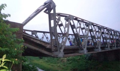  गिरुबारी पुल भासिँदा पूर्व-पश्चिम राजमार्ग अवरुद्ध 