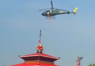  सप्तरीको कंङ्कालिनी र छिन्नमस्ता मन्दिरमा सेनाको हेलिकप्टरबाट पुष्पवृष्टि 