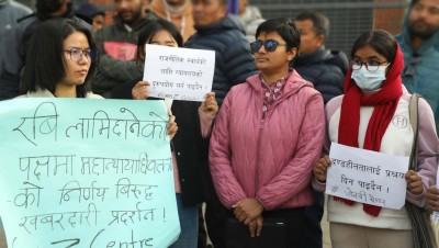  रवि लामिछानेविरुद्धको मुद्दा फिर्ता नलिन भन्दै काठमाडौंमा प्रदर्शन 