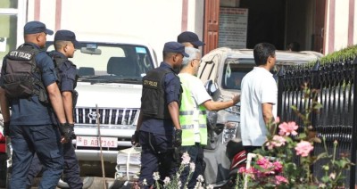  रवीन्द्र मिश्रलाई हतकडी खोलेर अदालत उपस्थित गराइयो 