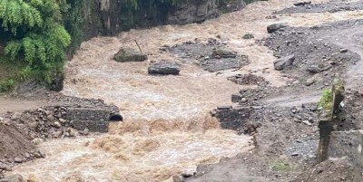  बाढी र पहिरोका कारण देशका पाँच राजमार्ग अवरुद्ध 