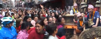  रातो मच्छिन्द्रनाथको रथलाई महिलाले ताने 