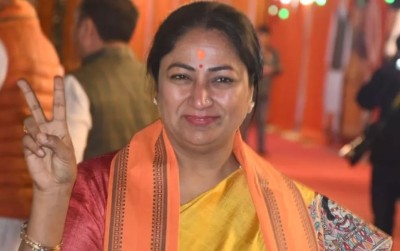  दिल्लीका मुख्यमन्त्री गुप्ताले लिइन् शपथ, भ्रष्टाचारीलाई जवाफदेही बनाउने प्रतिबद्धता 