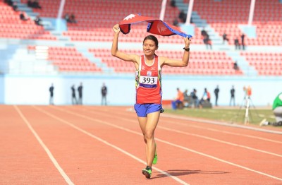  धाविका सन्तोषी श्रेष्ठले आज म्याराथनमा प्रतिष्पर्धा गर्दै 