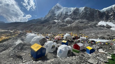  सगरमाथा आधार शिविरमा आरोहीको भीडले बेग्लै रौनकता 