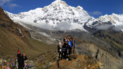  सगरमाथा पदमार्ग अवरुद्ध, तिब्बत क्षेत्रको पूर्वी भागमा फसे सयौं पर्यटक,उद्धार कार्य जारी 