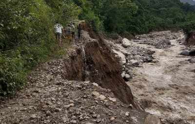  सडक बगेपछि भोजपुर साल्पासिलिछोमा खाद्यान्न ढुवानी र आवागमन कष्टकर 