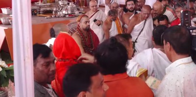  जगद्गुरु विधुशेखर भारती महास्वामीको नेपाल आगमन, विमानस्थलदेखि पशुपतिनाथसम्म भव्य स्वागत 