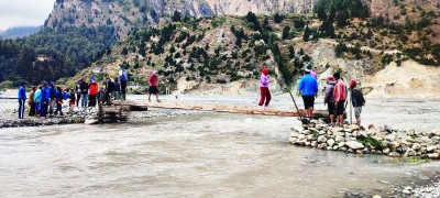  साँघुकै भरमा सौरु र सिरकुङका स्थानीय कालीगण्डकी तर्न बाध्य 