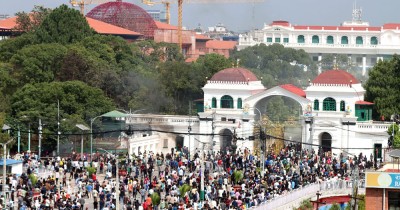  जेनजीले सिंहदरबारमा सुरक्षाकर्मीको बन्दुक खोसेर पड्काए 