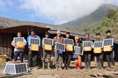  रेडपाण्डा संरक्षणमा सघाउन किसानलाई सोलार प्यानल वितरण  