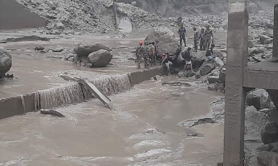  रसुवा बाढी : बेपत्ता २० मध्ये १ प्रहरीको शव भेटियो, परिवारले शव बुझे 