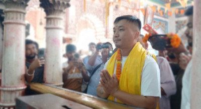  शान्तिको कामना गर्दै गृहमन्त्रीद्वारा जानकी मन्दिरमा पूजार्चना 