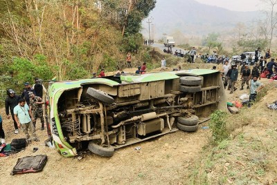  तनहुँमा बस पल्टिँदा २० जना घाइते, चारको अवस्था सिकिस्त 