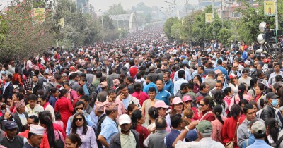  सडकमा आएका शिक्षक भोलिबाट विद्यालय जाने 