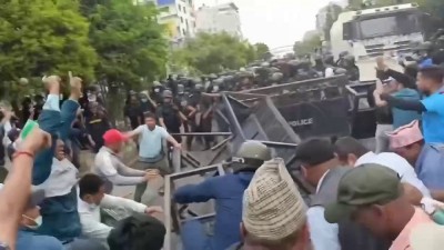  झडपमा शिक्षक, प्रहरी र पत्रकारसहित २६ जना घाइते 