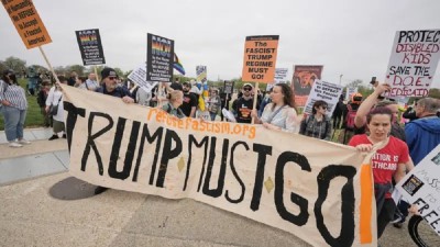  ट्रम्पको कर नीति र विदेशी विद्यार्थी पक्राउविरुद्ध अमेरिकाभर विरोध प्रदर्शन 