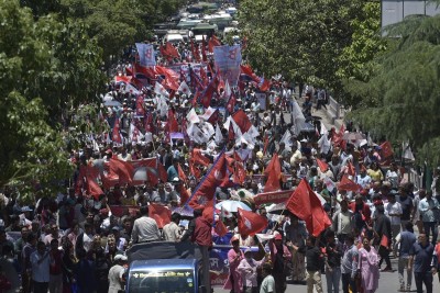  झाँकीसहित सुरु भयो एमालेको र्‍याली, गणतन्त्र दिवसलाई उत्सवका रूपमा मनाउँदै 