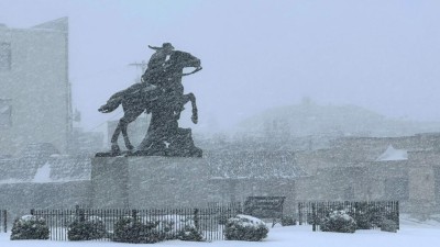  अमेरिकाको पूर्वी क्षेत्रमा भारी हिमपात, हजारौं उडान रद्द 