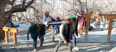  भक्तजनलाई बोकेर मुक्तिनाथ मन्दिर दर्शन गर्न लगिदै (फोटोसहित) 