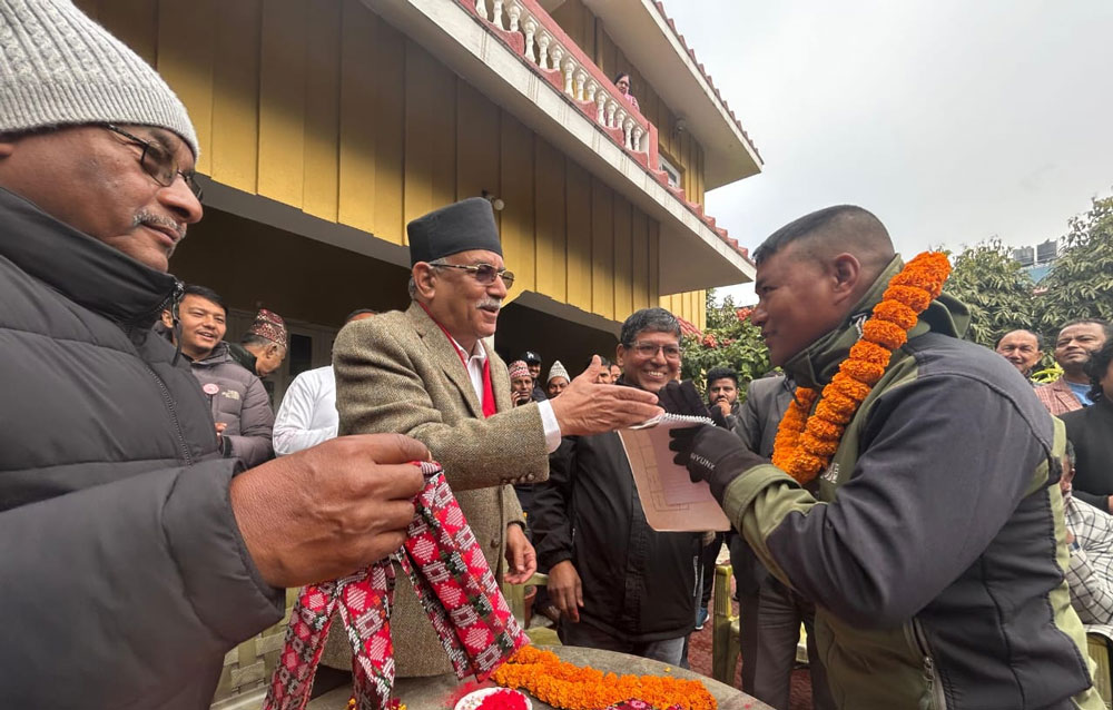 कांग्रेस, एमाले, नेसपा र राप्रपाका कार्यकर्ता माओवादीमा प्रवेश
