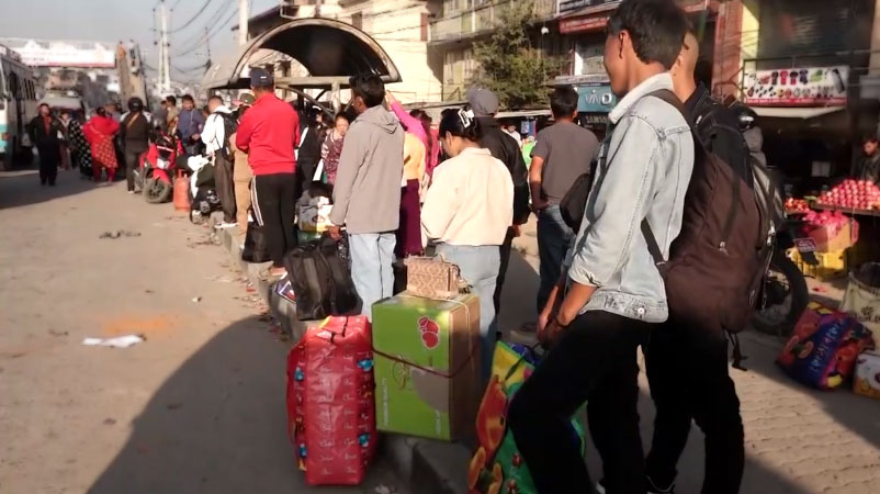 घटस्थापनादेखि आजसम्म दुई लाख ६२ हजार काठमाडौँबाट बाहिरिए