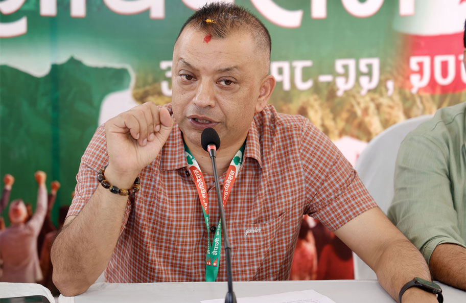 केन्द्रीय कार्यसमितिबाट पारित सभापति थापाको राजनीतिक प्रतिवेदन बन्दसत्रमा पेस