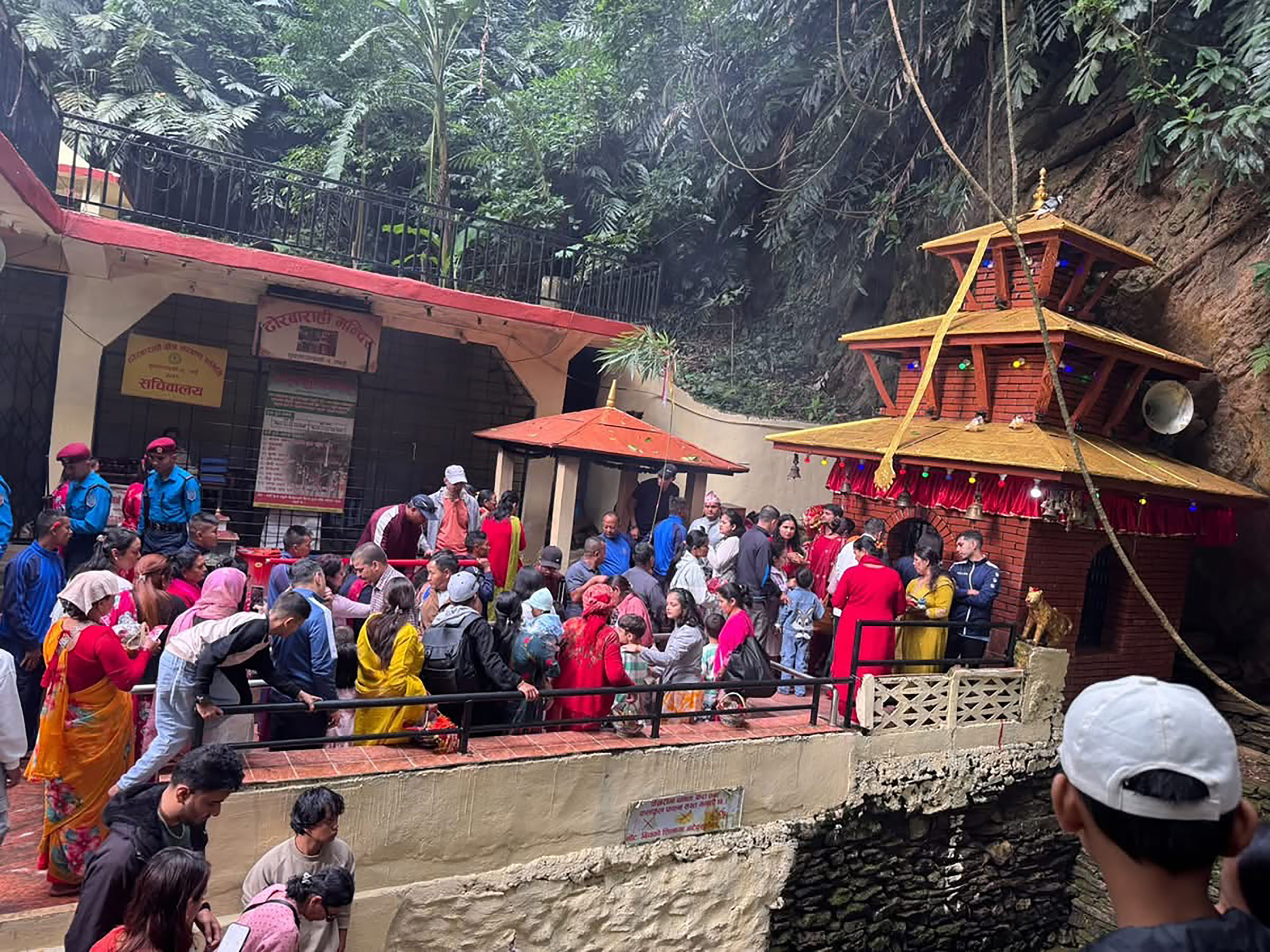 नवरात्रको सातौँ दिनः शक्तिपीठ एवं देवी मन्दिरमा भक्तजनको लाम