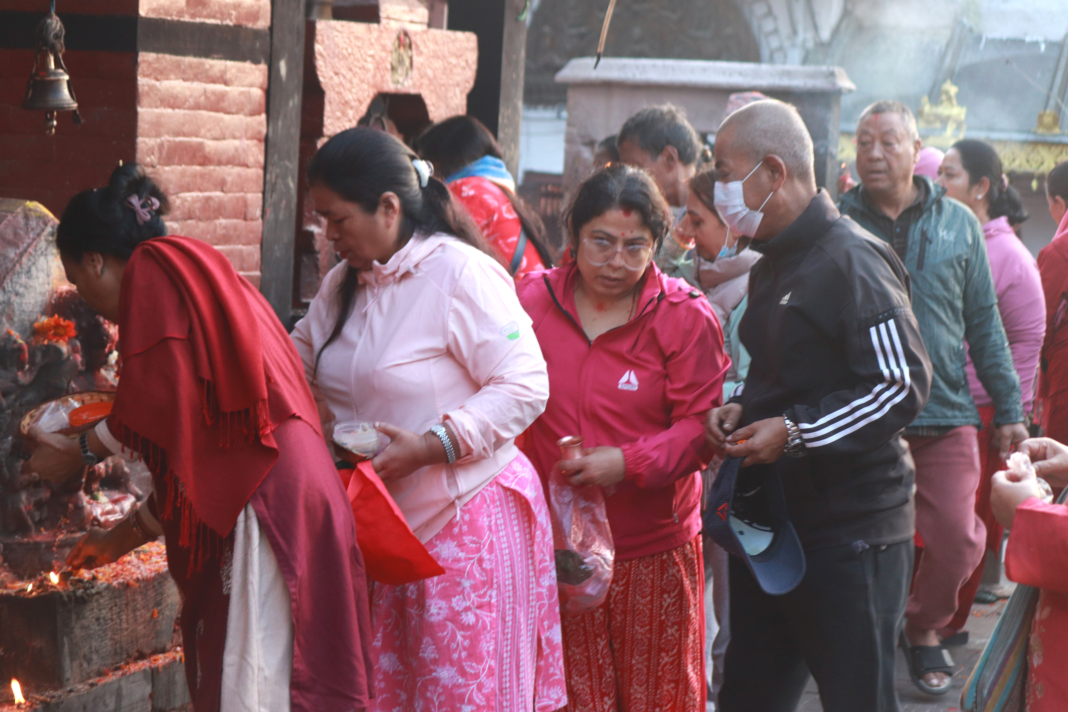 नवरात्रको दोस्रो दिनः शक्तिपीठ एवं देवी मन्दिरमा भक्तजनको लर्को